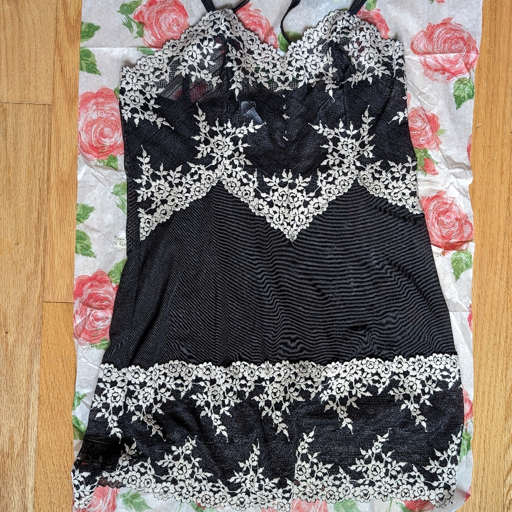Wacoal Embrace Lace Black and white chemise